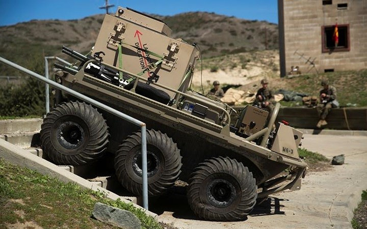 Một robot chiến đấu- phương tiện không người lái chiến trường thế hệ mới có tên Multi-Utility Tactical Transport (MUTT) được thiết kế dành cho các đơn vị lính thủy đánh bộ Mỹ.