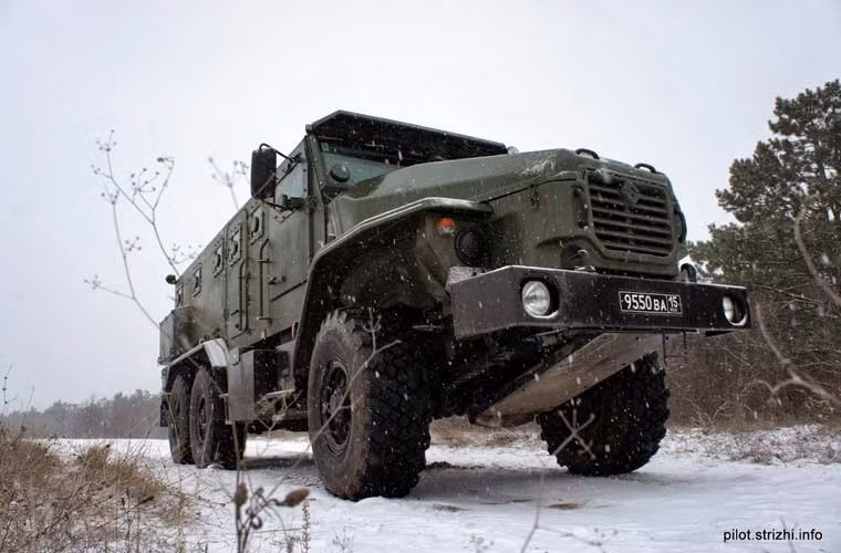 Xe thiết giáp kháng mìn thế hệ mới của hãng Ural đang chạy thử nghiệm chuẩn bị bàn giao cho các đơn vị an ninh Nga tại Crimea.