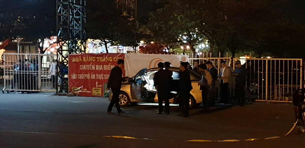 Video: Lộ diện nghi phạm cứa cổ tài xế taxi ở SVĐ Mỹ Đình Video: Lo dien nghi pham cua co tai xe taxi o SVD My Dinh