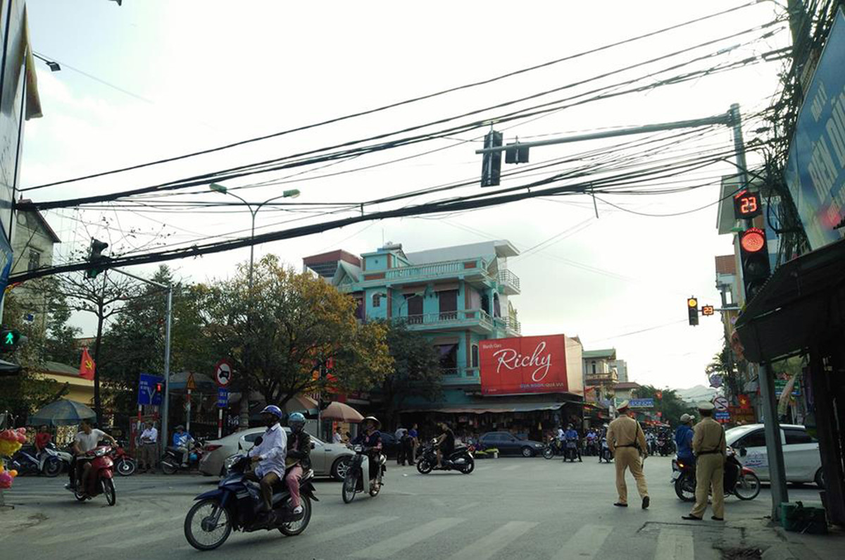 Theo Đại úy Hiệp, dự kiến phải đến 20h tối nay (mùng 5 Tết), giao thông mới có dấu hiệu ổn định trở lại.