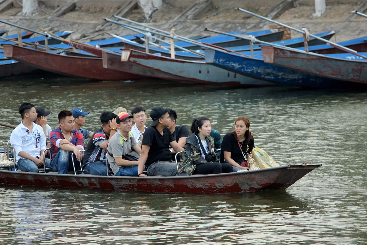 Lễ hội chùa Hương năm nay, huyện Mỹ Đức đã in 15 triệu vé thắng cảnh, tổ chức 4.000 đò hoạt động trên suối Yến, để bảo đảm yêu cầu về an toàn đường thủy như phao cho du khách. Đồng thời, huyện bố trí giỏ đựng rác và tổ chức tổ chức 318 gian hàng.