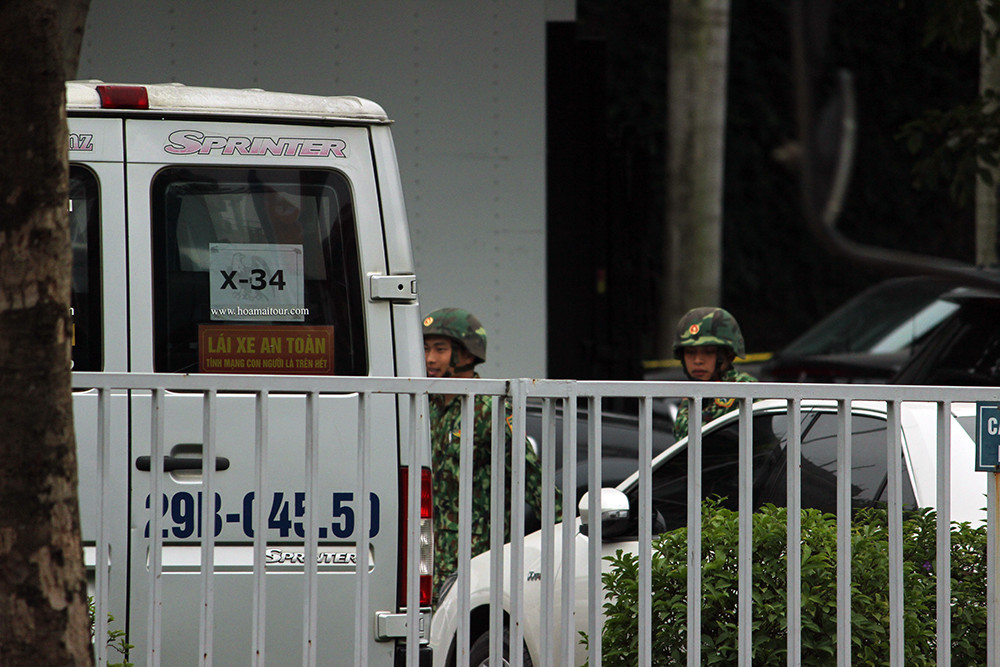 Các ngóc ngách bên trong khách sạn được rà soát cẩn thận.