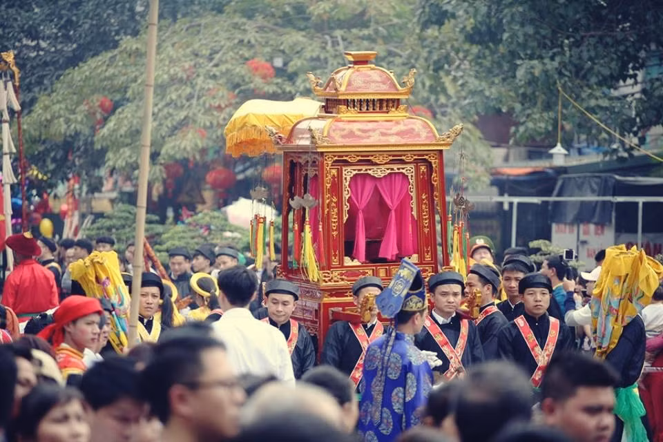 Theo quan niệm của người dân nơi đây, ngày này, người dân ở đây phải kiêng nói từ "bố" vì sợ phạm húy. Ngày rước kiệu, tất cả mọi người sẽ xuống tầng 1 của nhà mình vì tin rằng không ai được đứng cao hơn kiệu của ngài.