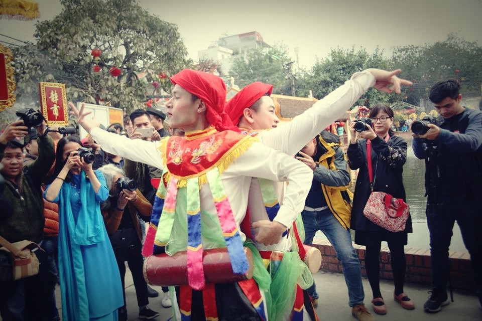 Kể từ đó hằng năm cứ vào ngày 9 đến 12 tháng Giêng, dân làng nơi đây lại tổ chức lễ hội rước Thành hoàng Phùng.