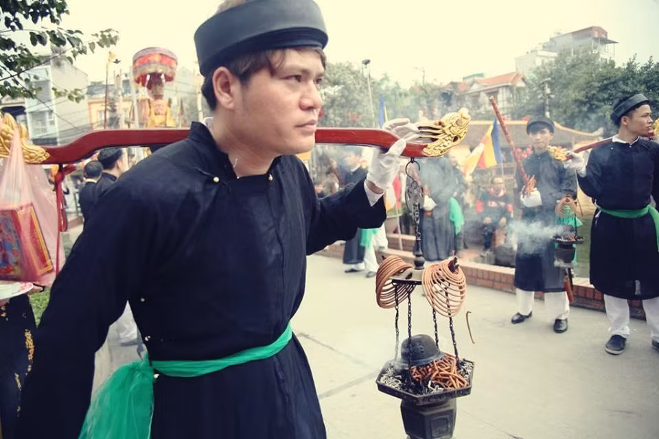 Lễ hội ở làng Triều Khúc đi đến đâu còn đem niềm vui đến đó.