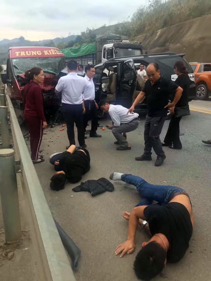 Vụ tai nạn giao thông đã làm 12 người bị thương.