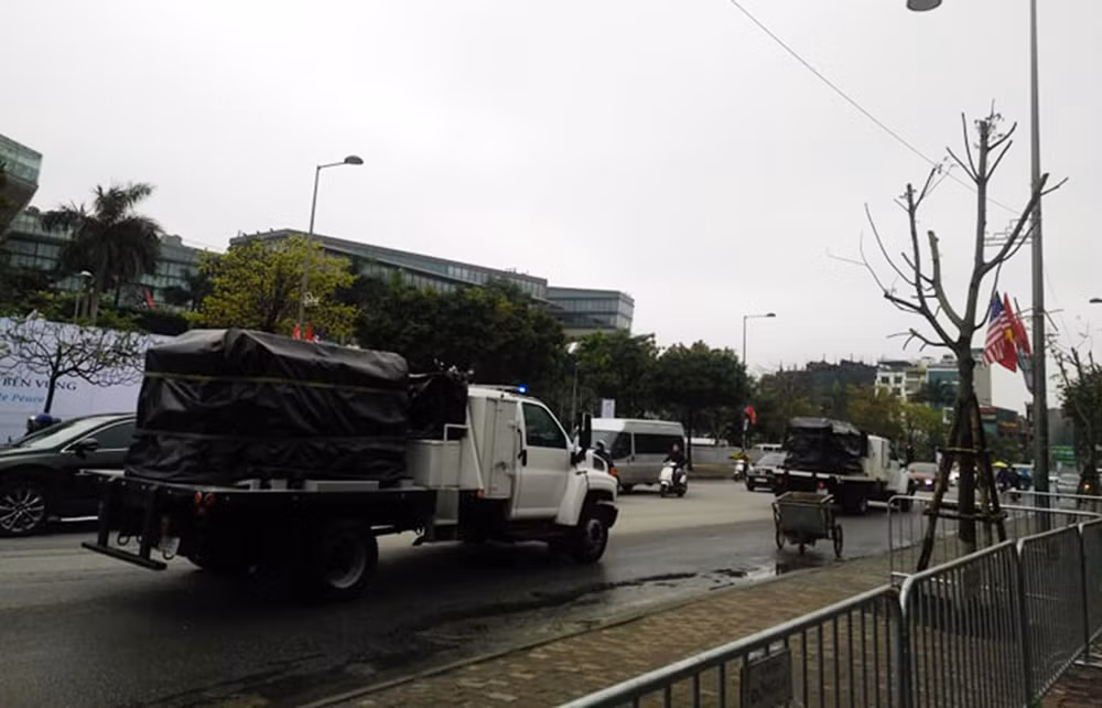 Các phương tiện liên tục làm việc trong những ngày qua.