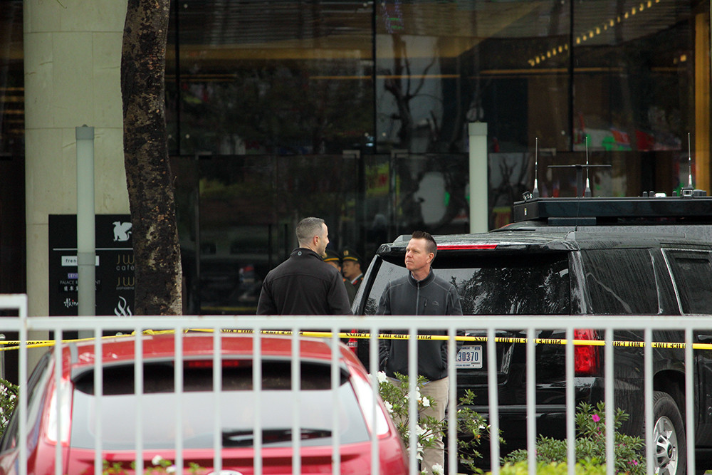 Các mật vụ Mỹ có mặt mọi nơi để đảm bảo an ninh cùng các lực lượng của nước chủ nhà.