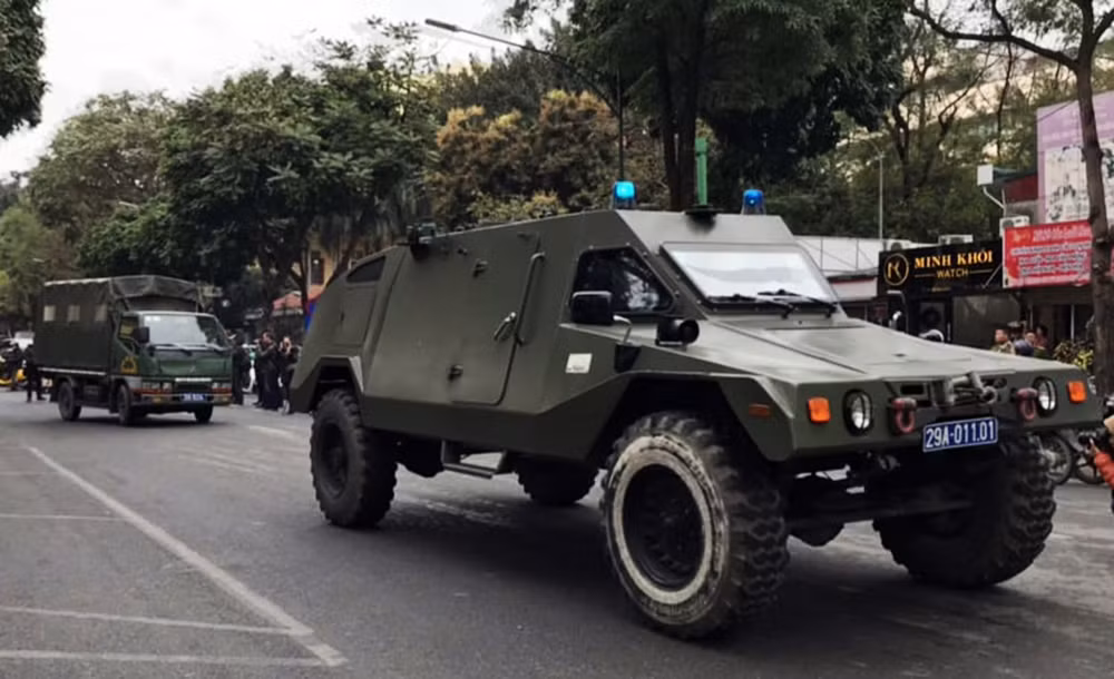 Các xe bọc thép RAM-2000 cũng chính thức được triển khai trên đường phố Hà Nội.