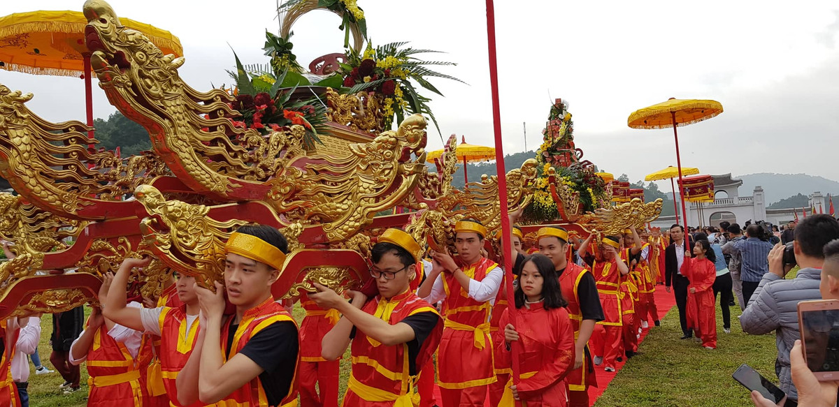 Màn rước kiệu.