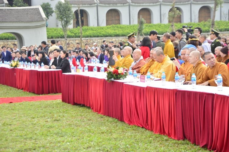 Trưởng phòng văn hóa thông tin thành phố Uông Bí Lê Minh Quang cho biết, lễ khai hội xuân Yên Tử năm nay đã đổi mới chương trình nghệ thuật “Yên Tử chào xuân” với các tiết mục mới thể hiện không khí mùa xuân Yên Tử.