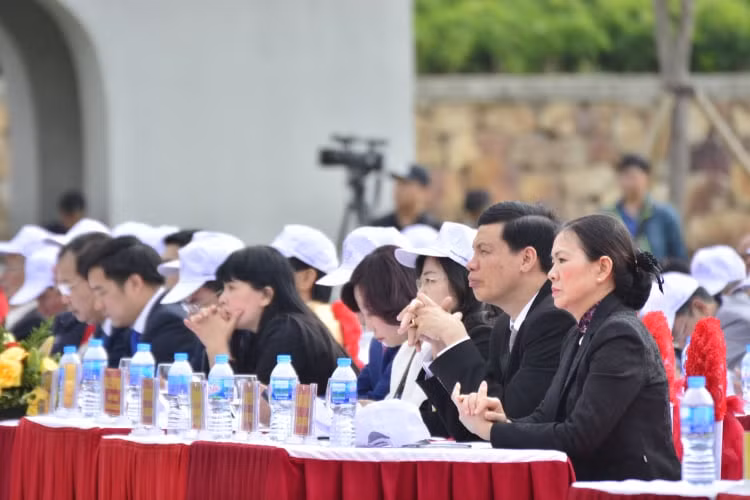 Đặc sắc, hoành tráng ngày khai hội xuân Yên Tử 2019 Dac sac, hoanh trang ngay khai hoi xuan Yen Tu 2019
