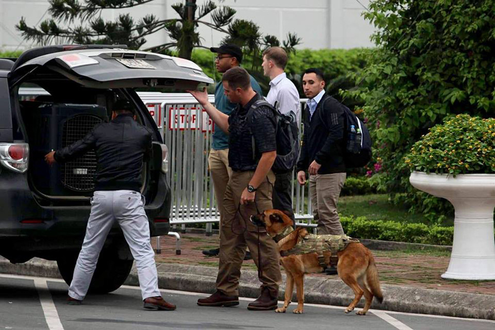 Chó đặc vụ Mỹ luôn luôn được mang theo. Ảnh chụp chiều ngày 26/2