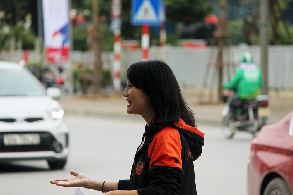 Theo ghi nhận của PV Kiến Thức, ngày 25/2, tại khách sạn JW Marriott (quận Nam Từ Liêm, TP Hà Nội) - nơi đoàn xe đặc chủng; trong đó có "quái thú" của Tổng thống Mỹ Donald Trump tập kết, cũng là nơi ông Donald Trump được dự đoán sẽ lưu trú trong thời gian diễn ra Hội nghị thượng đỉnh Mỹ - Triều, có rất đông phóng viên Việt Nam và nước ngoài túc trực bên ngoài; trong đó có đông đảo các nữ phóng viên.