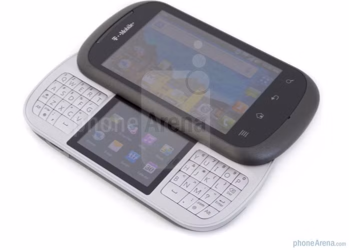 LG DoublePlay không hẳn là điện thoại gập được nhưng lại có thêm bàn phím và màn hình phụ, tuy nhiên, đây cũng chính là điểm hạn chế khiến nó trở thành thảm họa của năm 2011, khi khả năng đa tác vụ trên màn hình phụ thường xuyên gặp lỗi.