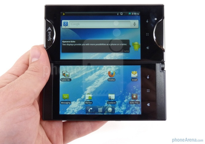 Kyocera Echo là ví dụ điển hình về phần gập trông thô thiển như vậy. Không có gì về nó là đẹp, ngay cả với cơ chế đặt hai màn hình cạnh nhau./