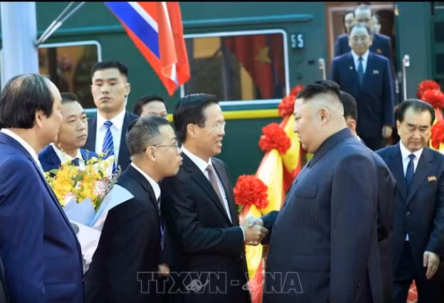 Chu tich Kim Jong-un dang den Ha Noi, an ninh duoc that chat tuyet doi