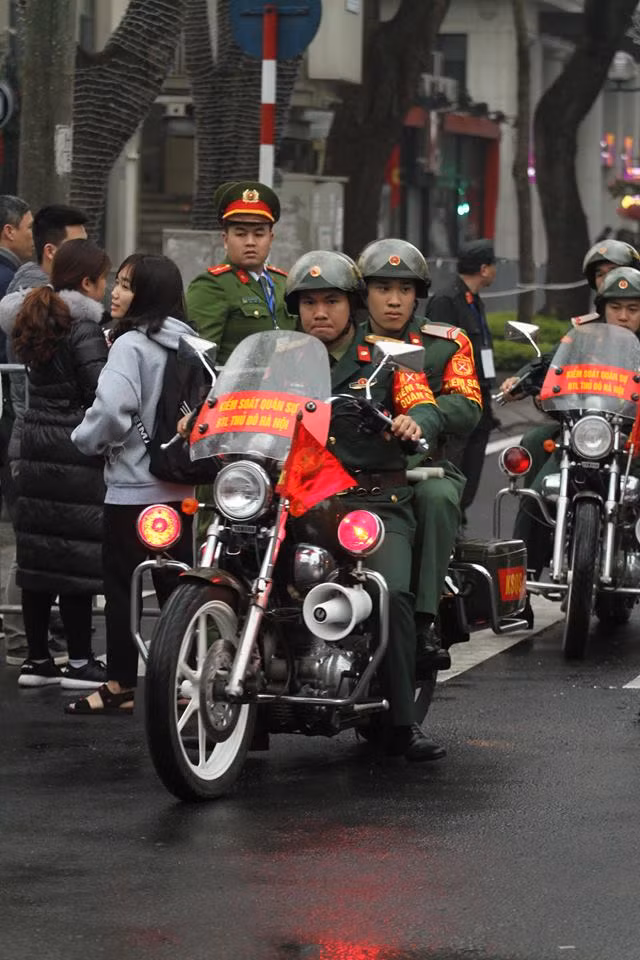 Chu tich Kim Jong-un dang den Ha Noi, an ninh duoc that chat tuyet doi-Hinh-6