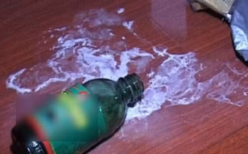 Phat hien 2 vo chong khiem thinh tu vong trong phong tro