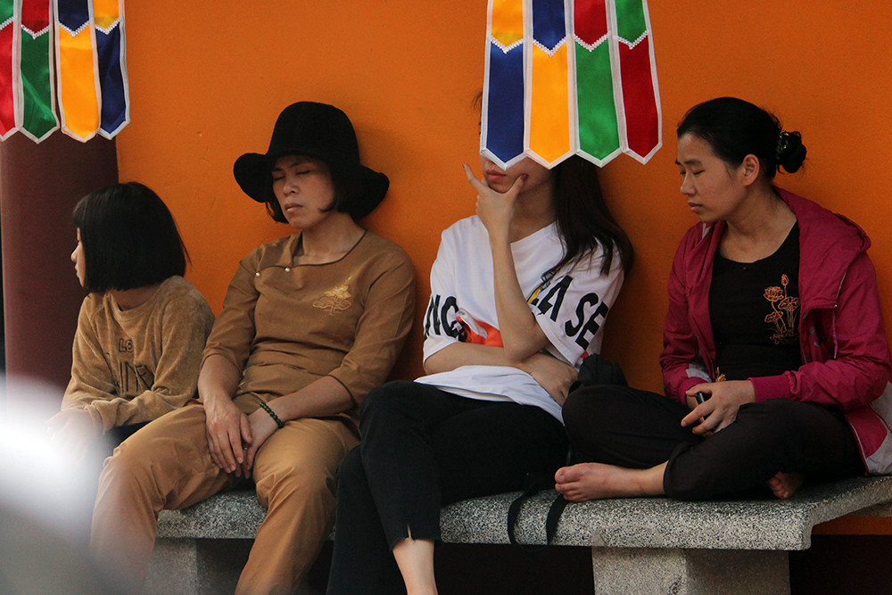 Ngồi ở đâu là ngủ ở đó.