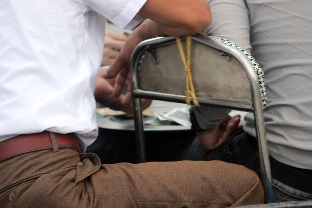 Thậm chí có đò còn để khách vô tư bày cả mâm lên để sát phạt nhau.