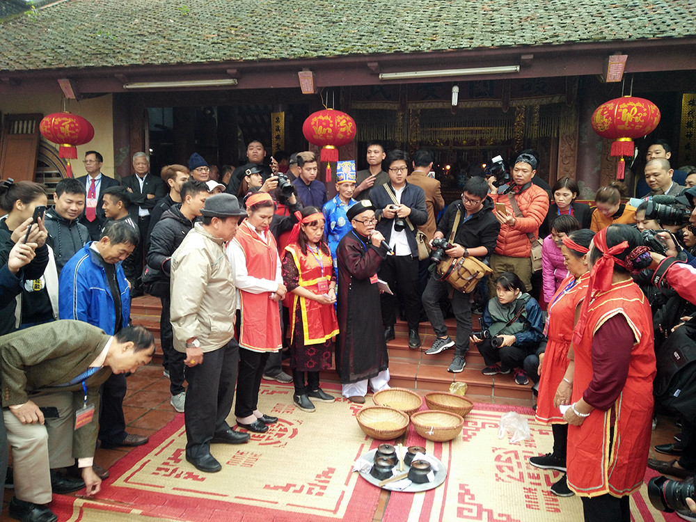 Can canh le hoi thoi com thi doc dao o lang Thi Cam-Hinh-2