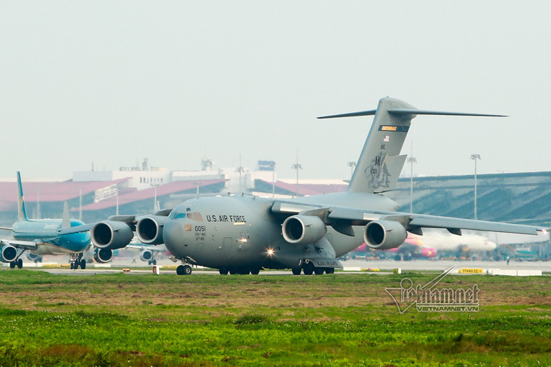 May bay van tai C-17 My lien tuc cat, ha canh tai Noi Bai-Hinh-5
