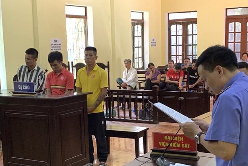 Tat nu nhan vien san bay, nhom doi tuong nhan 92 thang tu