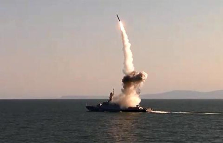 Tuy vậy với việc thể hiện xuất sắc tai chiến trường Syria, Nga đang đẩy mạnh việc trang bị loại tên lửa này, một khi số lượng sản xuất đủ lớn giá thành sẽ giảm đi đáng kể.