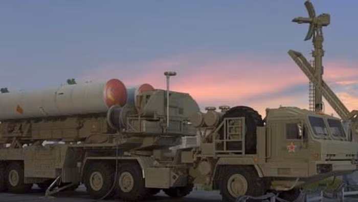 “Ấn Độ có thể trở thành khách hàng đầu tiên mua hệ thống phòng không S-500 Prometheus từ Nga, bất chấp việc New Delhi từng chỉ trích rằng vũ khí trên không có khả năng chống lại máy bay chiến đấu tàng hình".