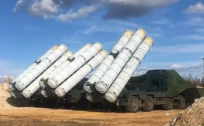 “Các máy bay vận tải quân sự của Nga, bao gồm cả Il-76, tiếp tục cung cấp cho lính đánh thuê Wagner hoạt động ở Libya các phương tiện bọc thép, hệ thống phòng không SA-22, nhiên liệu, đạn dược... làm tăng thêm nguy cơ va chạm và bạo lực đang diễn ra ở Libya".