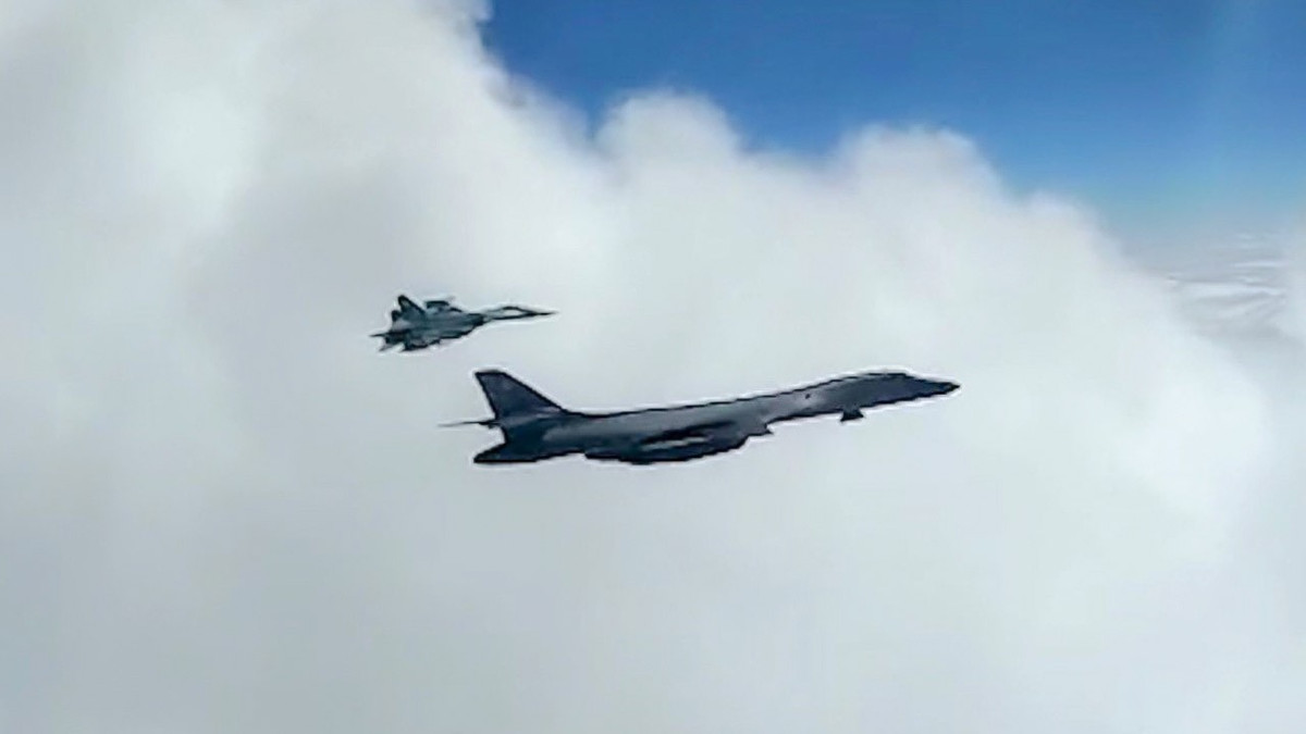 Ngay sau khi một mối nguy cơ tiềm tàng bị loại bỏ, các phi công Nga lập tức đưa máy bay của họ trở lại căn cứ. Liên minh quân sự Bắc Đại Tây Dương đang cố gắng đạt được điều gì với những cuộc điều động như vậy?