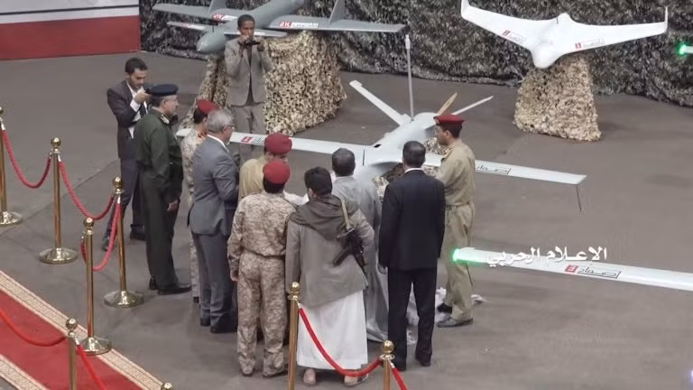 Điều làm nên sự đặc biệt của vũ khí này là chúng có thể tấn công cả mục tiêu trên mặt đất lẫn mục tiêu di động trên biển khiến Badir-F trở thành dòng tên lửa lưỡng tính nguy hiểm hàng đầu thế giới hiện nay.