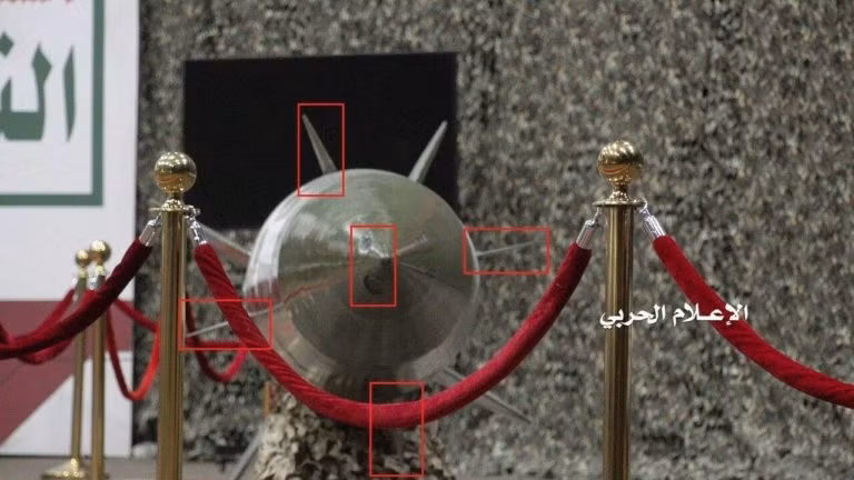 Buổi giới thiệu vũ khí mới có sự tham dự của nhiều lãnh đạo cấp cao của Houthi, Bộ trưởng Quốc phòng Yemen trong chính phủ liên kết với Houthi, Thiếu tướng Mohammed Nasser và một số quan chức quốc phòng cấp cao của Yemen.