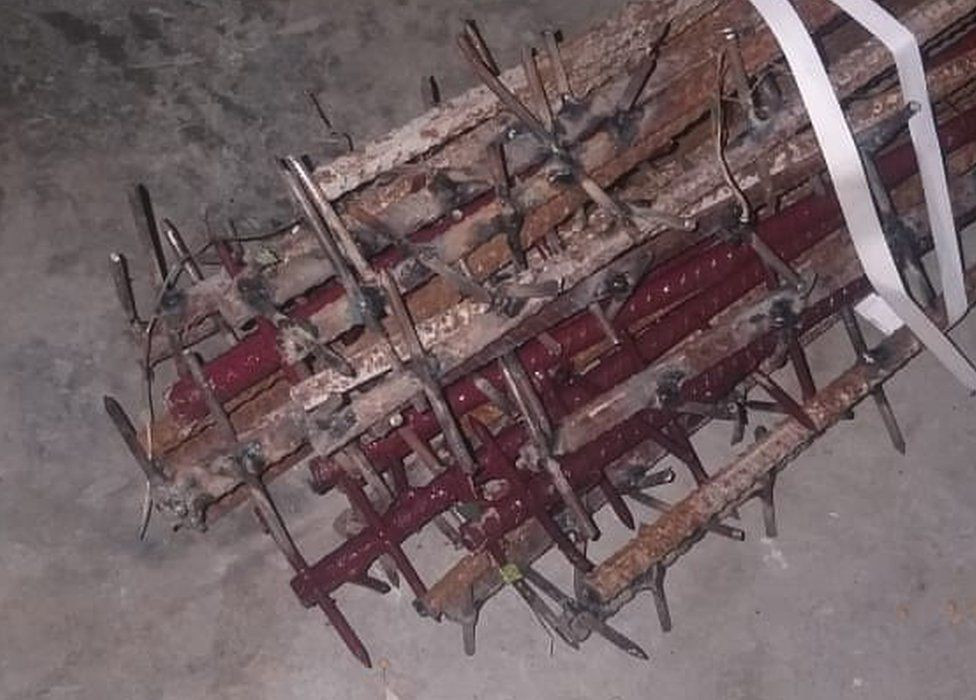 Điểm đặc biệt cần phải lưu ý đó là vũ khí mà binh lính Trung Quốc sử dụng. Cụ thể, nhằm không phá vỡ thỏa thuận cấm nổ súng nhưng vẫn tạo ưu thế trước đối phương, Bắc Kinh đã trang bị cho quân mình vũ khí "lạnh".