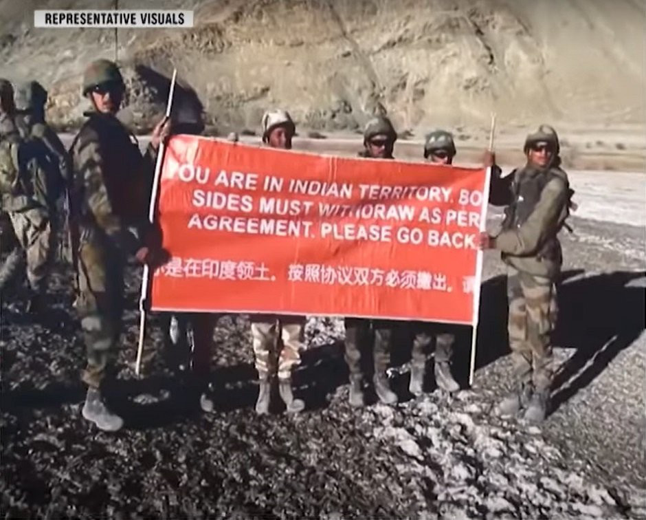 Báo chí cũng nói rằng áo chống đạn có thể cứu sống người lính trước một viên đạn cỡ 7,62 mm bay với tốc độ lên đến 700 m/s, dĩ nhiên mức độ bảo vệ này cũng giúp binh sĩ an toàn trước vũ khí "lạnh" của đối phương.