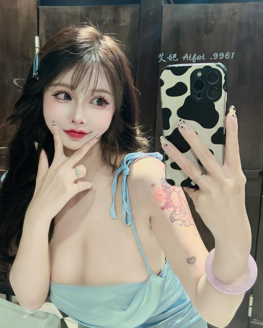 Nhờ thế, hot girl xinh đẹp có rất nhiều fan nam, mức độ nổi tiếng không ngừng tăng vọt.