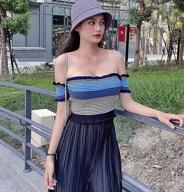 Trên trang cá nhân của nữ bác sĩ, có thể dễ dàng nhận ra cô nàng vốn có phong cách đời thường nữ tính, táo bạo.