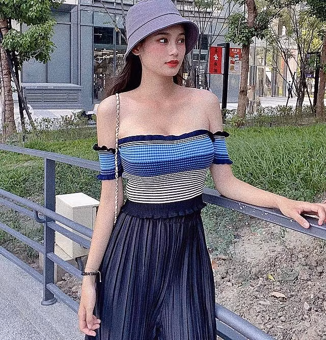 Trên trang cá nhân của nữ bác sĩ, có thể dễ dàng nhận ra cô nàng vốn có phong cách đời thường nữ tính, táo bạo.