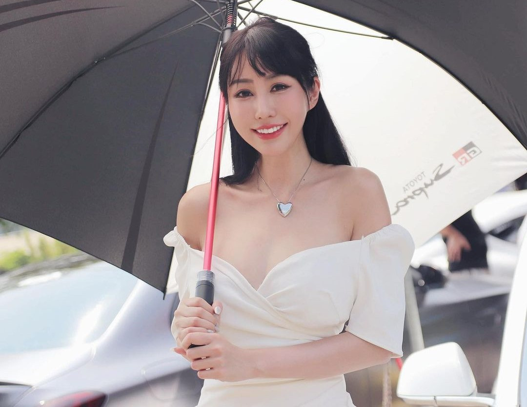 Vivian Trần - một trong những hot girl nổi tiếng ở Đài Loan - nằm trong dàn người mẫu top đầu của công ty người mẫu nổi tiếng JKF.