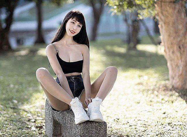 Xem thêm một số hình ảnh khác của hot girl Vivian Trần.