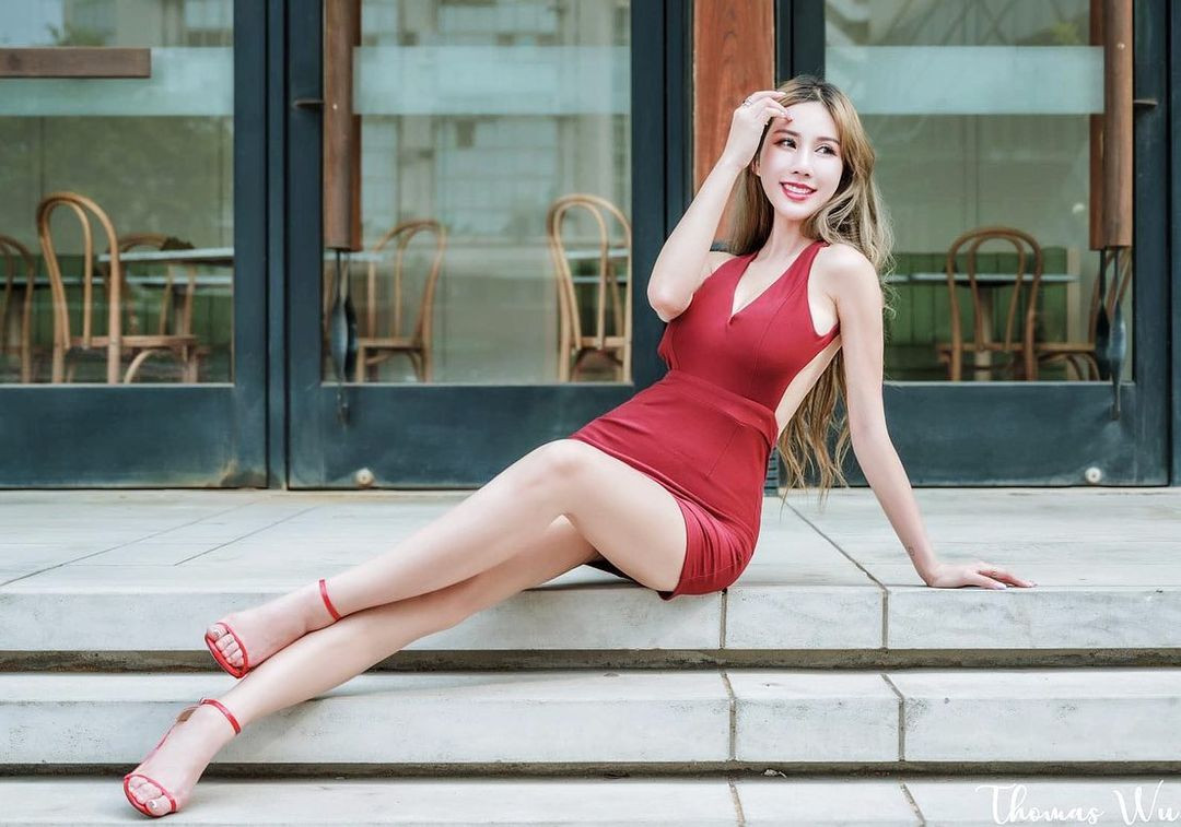 Cho dù không thể phủ nhận hot girl Vivian Trần có một body đẹp không tỳ vết nhưng hành động của cô nàng quá phản cảm, đi ngược lại thuần phong mỹ tục.