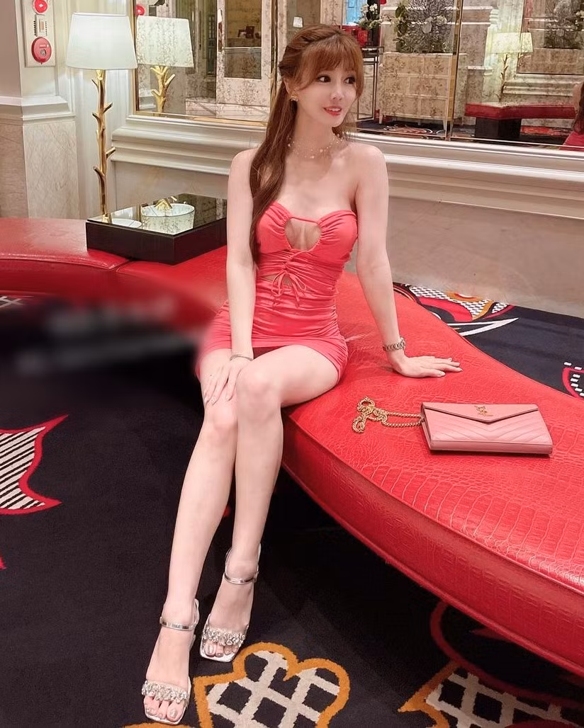 Không giống những hot girl có nền tảng xuất thân tốt, Keidi đã phải rất chăm chỉ và vất vả để kiếm tiền.