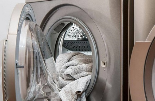 Lam het viec nha quen phoi do, chong noi dien khi vo...