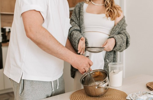 Chong hien tinh trung de kiem tien, vo soc nang bo di