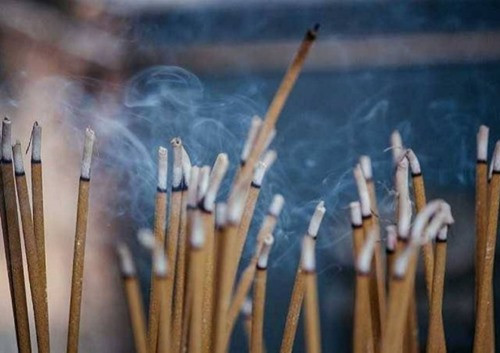 Me chong bat con dau mang thai quy 8 tieng vi...