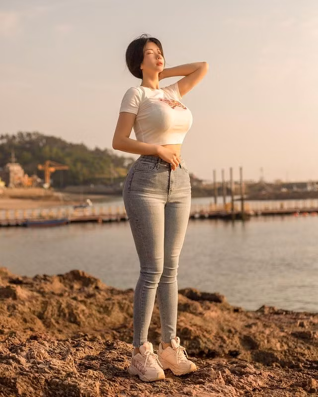 Trên trang cá nhân gần 300.000 người yêu thích, theo dõi của Paranhosu, các fan hâm mộ nhận xét rằng, hot girl thực sự đã đi ngược lại nguyên lý bấy lâu.