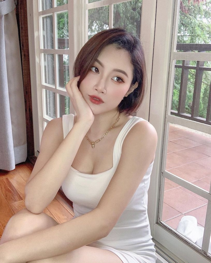 Từ Vân là một trong những hot girl, người mẫu gợi cảm khá nổi tiếng ở Trung Quốc, cô nàng sở hữu khuôn mặt ăn ảnh và thân hình cân đối.