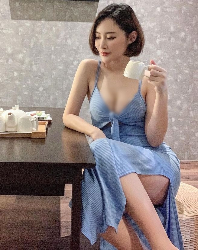 Cũng nhờ những bức ảnh táo bạo này mà lượng người theo dõi hot girl gợi cảm tăng lên nhanh chóng.