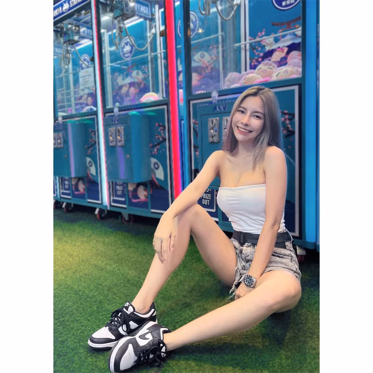 Tây Tây, người Đài Loan, là một trong những hot girl rất nổi tiếng. Cô nàng không chỉ là một người mẫu, còn là một KOL (người có sức ảnh hưởng) đa tài.